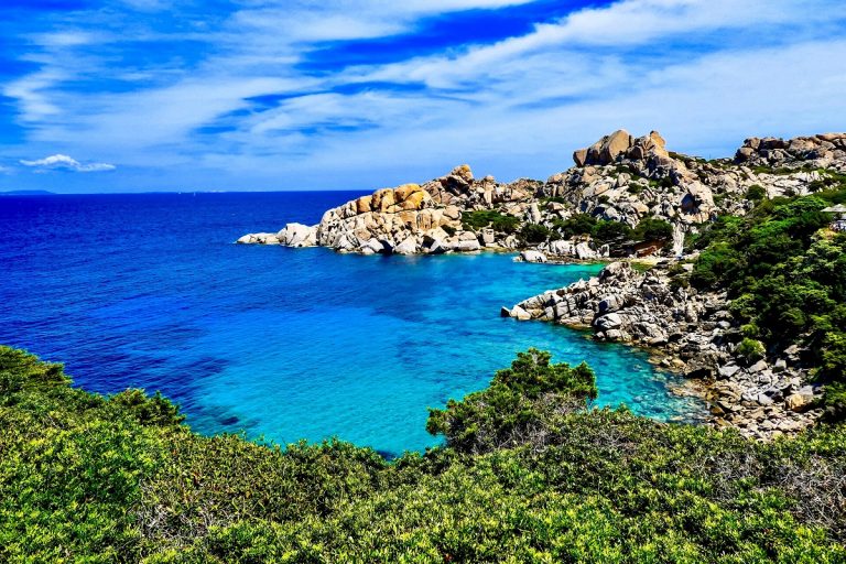 Camping auf Sardinien: Dein umfassender Ratgeber für den perfekten Wohnmobilurlaub