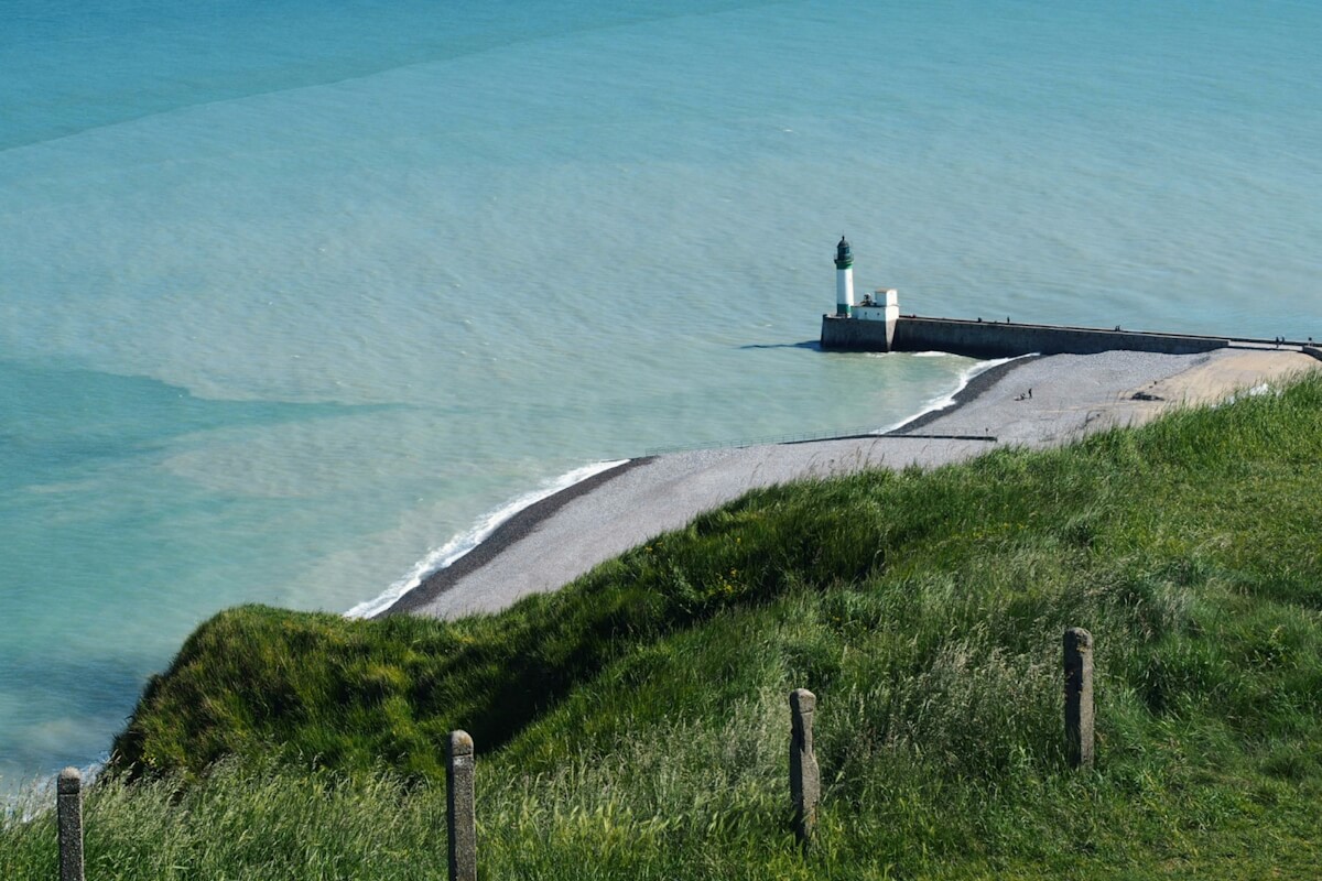 Normandie Küste mit Leuchtturm