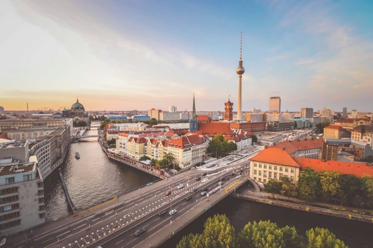 Die besten Wohnmobilstellplätze in Berlin: Entdecke die Hauptstadt mit dem Camper